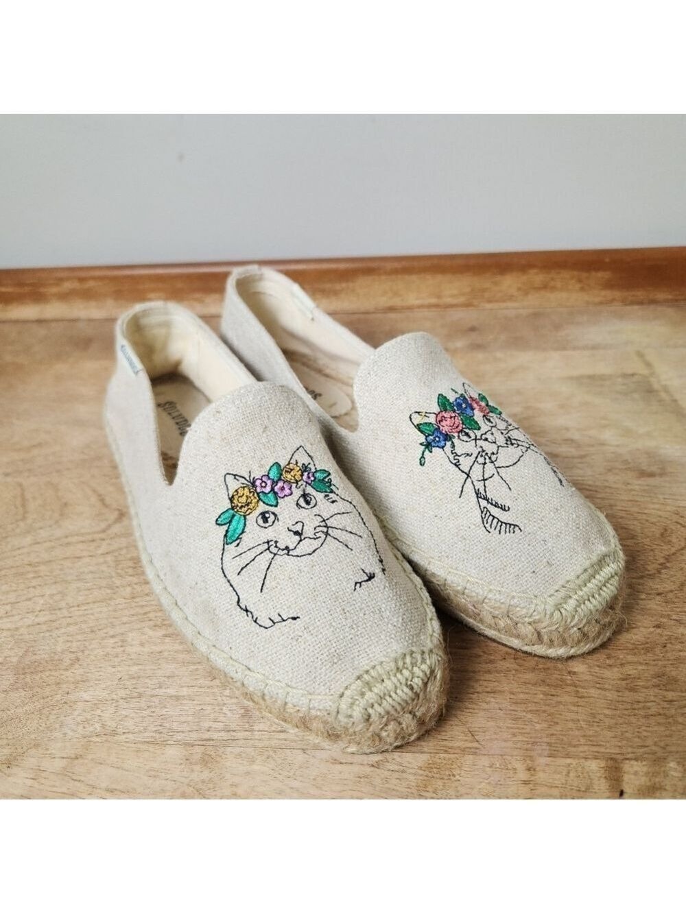 SOLUDOS Spirit Animal Smoking Slipper- Cat Embroidery Sand Size 7 - Picture 5 of 13